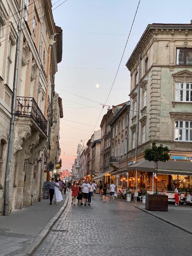В Центрі Біля Ратуші Вулиця Площа Ринок 11 Lviv Bagian luar foto
